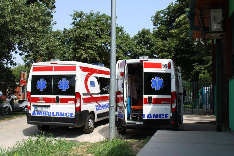 Horor në Serbi: Foshja 8 muajsh vdes pasi u rrëzua dhe theu qafën nëna e tij kishte shkuar në kazino