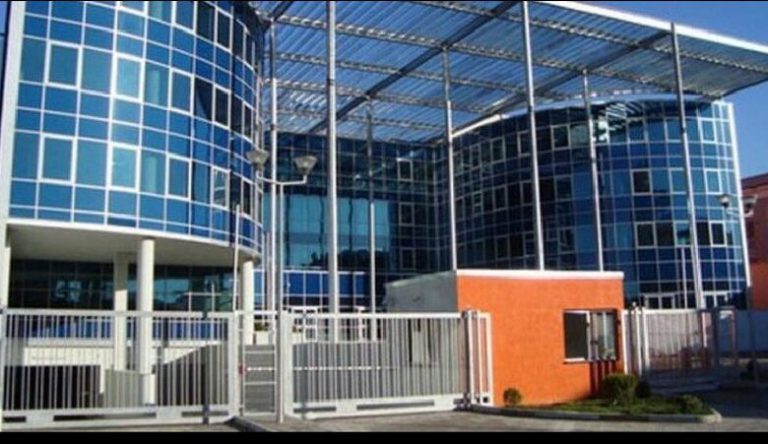 Ngjarje e tmerrshme në Tiranë: Një qytetar vdes pasi piu helmin, përmbaruesit ia kishin marrë shtëpinë