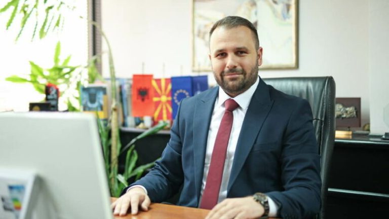 Ministri Durmishi: Shqipja, e drejtë kushtetuese për të gjithë popullsinë