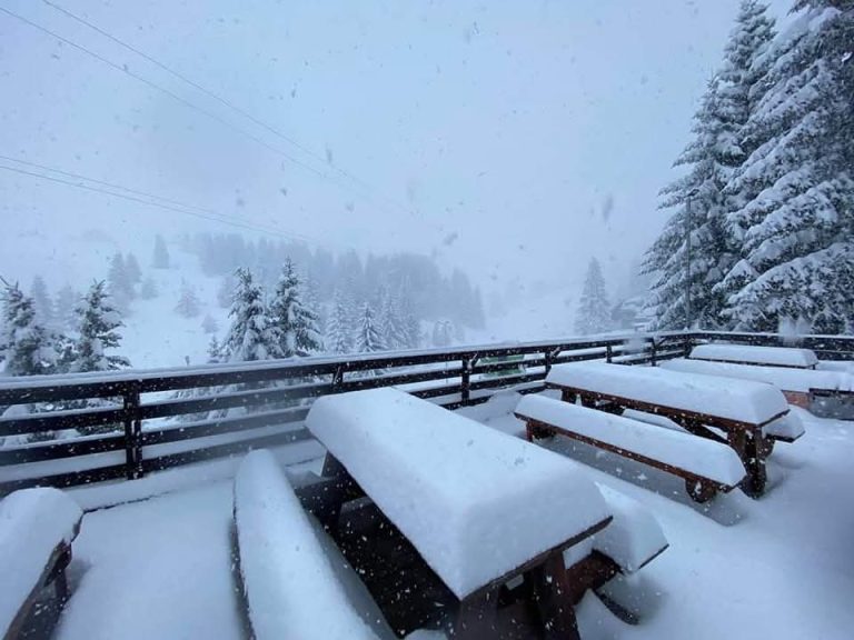 “61 cm shtresë bore në Mavrovë”, DPHM: Maqedoninë e pret mot me vranësira dhe me reshje të shiut dhe borës