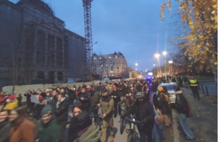 Shkupi marshoi për ajër të pastër – Protestë me moton “Ajër të pastër për të gjithë”