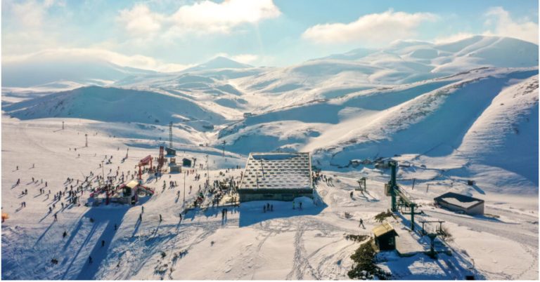 Nga nesër ski-qendra Mavrovë fillon me punë, ditën e parë skijimi është falas