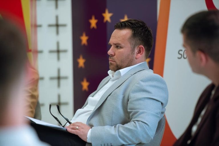 Murati thumbon BDI-në: Duke pritur të piqen kushtet, na u kalbën dëshirat..Duke pritur ndryshime na IKËN njerëzit..! Reagon edhe ish-luftëtari i UÇK-së