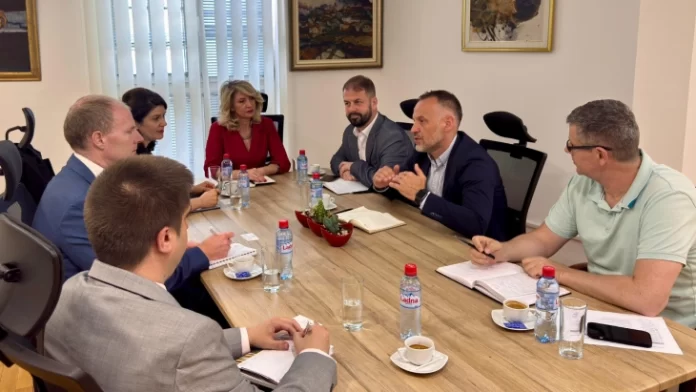 AB635875-5DD5-411C-B827-9E8B53655E1B