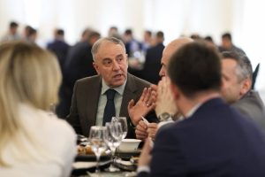 kasami-pret-ne-tetove-kryetarin-e-struges-mendi-qyren-diskutohet-thellimi-i-bashkepunimit-nderkomunal