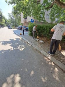 pas-stuhise-se-djeshme-ne-cair-vazhdon-pastrimi-i-rrugeve