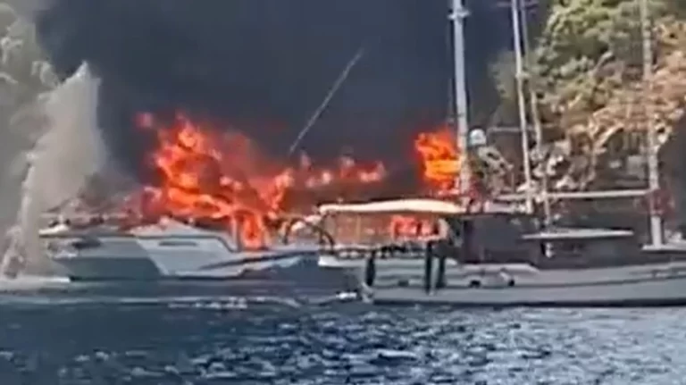 Merr flakë varka turistike në Turqi, 107 persona hidhen në det