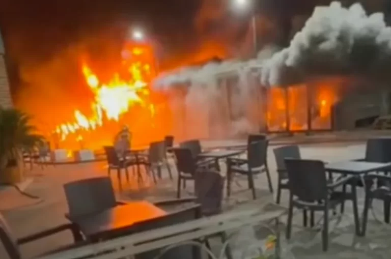 Mbi 20 dyqane shkatërrohen nga zjarri në Shuto Orizarë